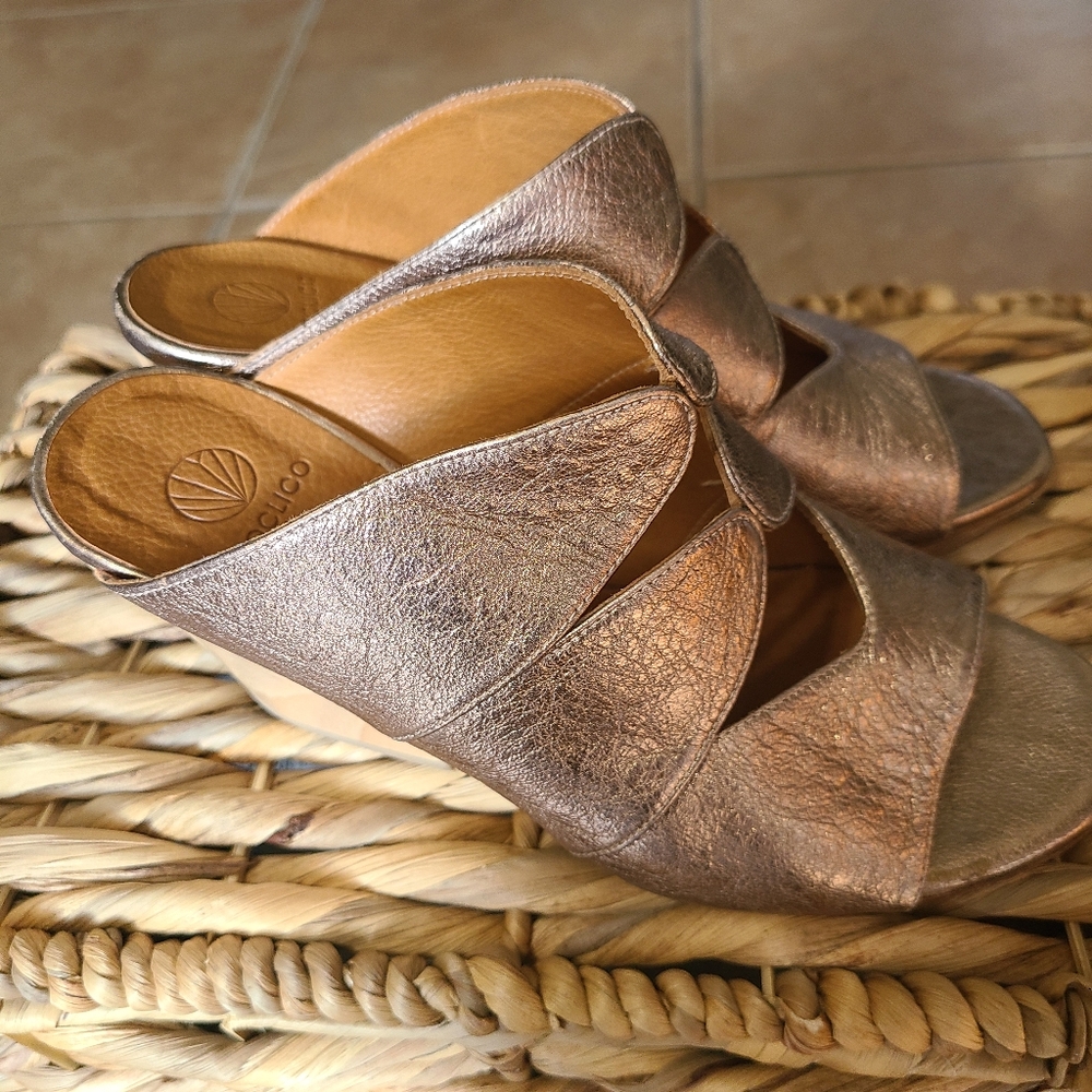 Coclico Tampico Soft Golden LUXURY ELEGANT COMFY Slip-on Sandals Sz 36 1/2 US 6